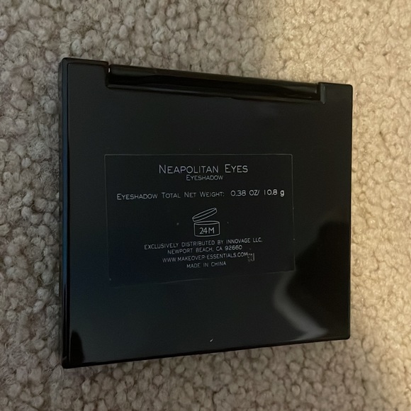 Makeover essentials eye shadow palette - Picture 5 of 5